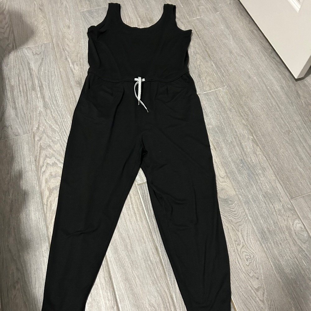 LIKE NEW! Women's Vuori Black Tank Jumpsuit - MEDIUM - Picture 2 of 6